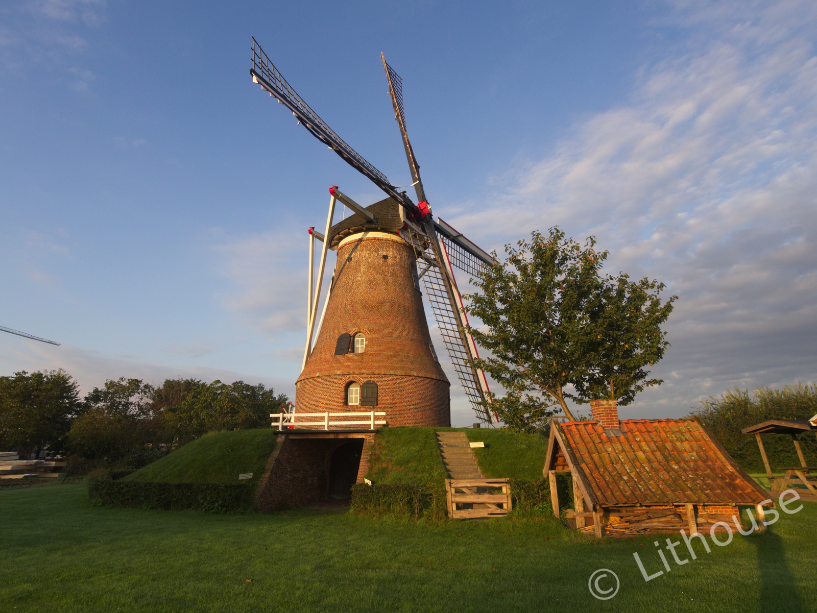 Wooden windmills and prime numbers